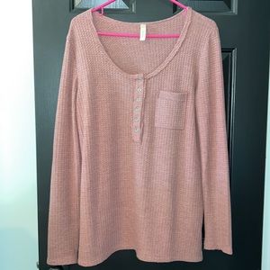 NWOT MAUVE WAFFLE KNIT HENLEY TUNIC. NEVER WORN. SIZE M. AMAZING MATERIAL.